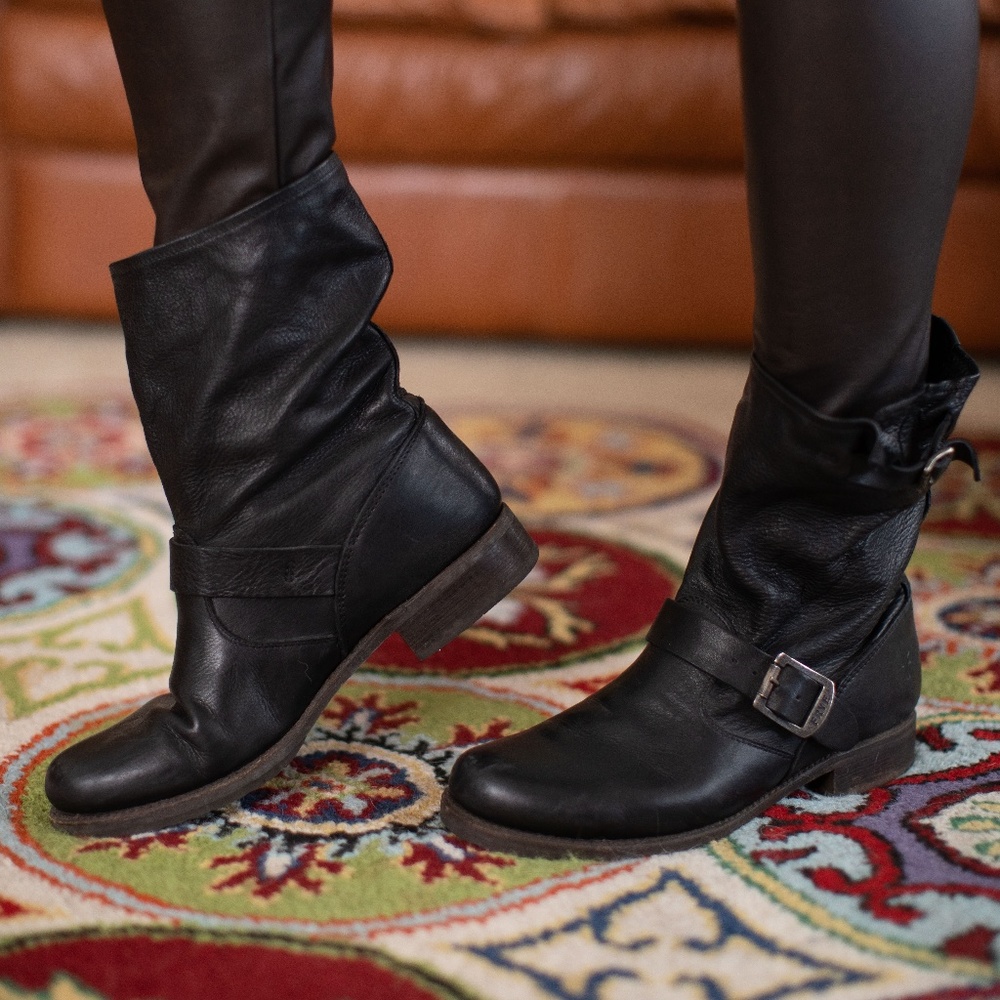 Frye- Veronica Slouch- Short Boot- Womens size 10
